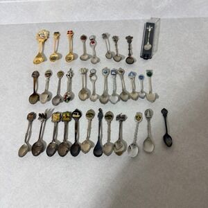 Vintage Souvenir Spoon Collection Lot of 32Travel‎ Destinations mix
